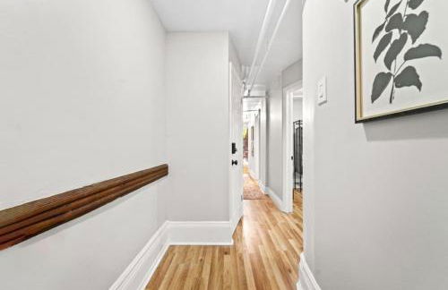 Newly Renovated 2BR w Rare Private Backyard and BBQ - Foto 25