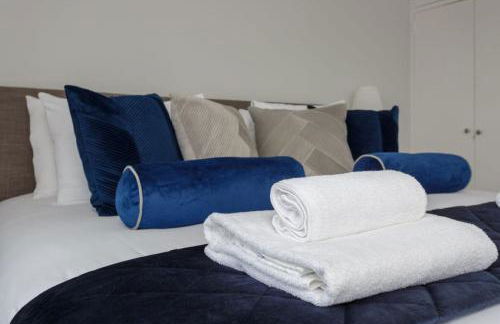 Castle View - 2 Bed Stylish Coastal Port Solent Retreat with Views! Parking, Sleeps 6 - LONG TERM STAY WINTER SPECIAL OFFER- By Blue Puffin Stays - Photo 32