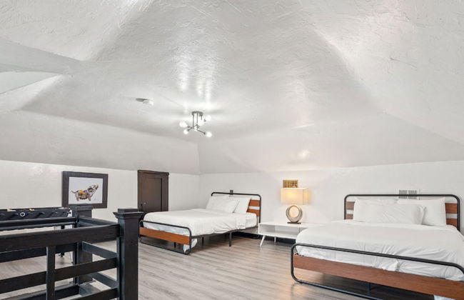 6BR Retreat Comfort Convenience Kitchen 16 - Photo 18