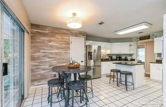 Coastal Retreat 3 Bedroom Home by RedAwning - Photo 19