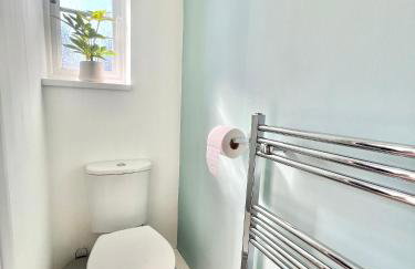 Luxury Modern House, Free Driveway Parking and Garden! Fully Equipped, Sleeps 6 Guests - Foto 27