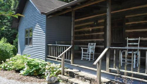 Restored1850s log cabin, with gazebo and gardens! 1 mile to downtown Weaverville - Foto 2
