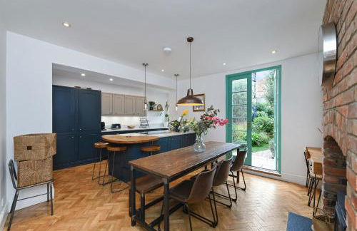 Convenient 3-Bed Near Bingham Station & Town Centre - Foto 1