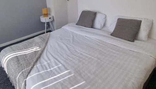 Doncaster-House-Sleeps8-Parking-Garden - Foto 1