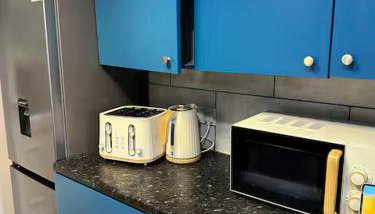 Luxurious Three-Bedroom Family Home with Free Parking - Foto 2, toaster