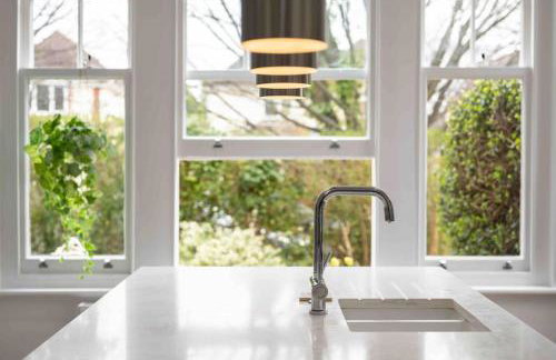 The Lymington Hub Slps 13 hot tub/chef/spa - Photo 21