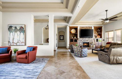 Desert Oasis with Pool Black Mountain Views - Photo 8