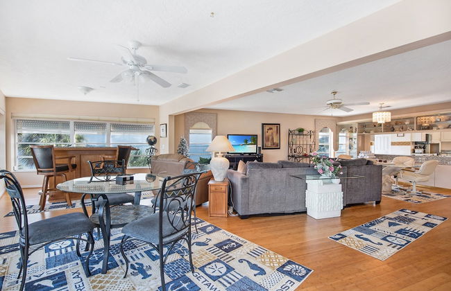 232 South Harbor Upstairs 3 Bedroom Apts by RedAwning - Photo 24