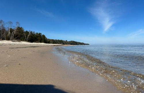 Walk to Lake Huron Beaches Home with Fire Pit! - Foto 32