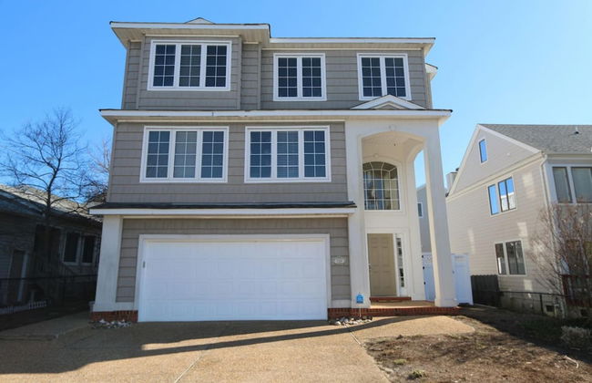 Coastal Escape w Pool Pool Table Walk to Beach - Foto 1