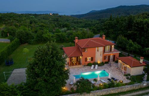 Villa Ivona, a luxurious villa minutes from the sea - Foto 16