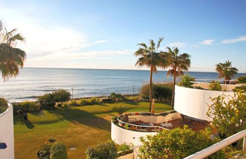 Stunning unobstructed 180 degree sea view apartment with 100 square meters terrace - Costa del Sol - Estepona- Long Term - Photo 24
