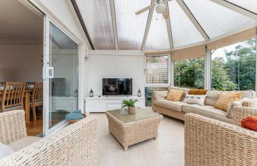 Spacious Seaside Home in Peaceful Coastal Setting - 5 Minutes Walk to the Beach - Foto 25