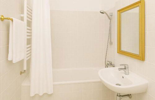 Amazing apartment in the heart of Berlin next to Check Point Charlie, 1 to 4 Guests - Foto 8