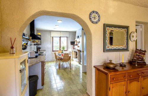 Catalunya Casas Unique Costa Brava Abode with train access to BCN - Foto 48