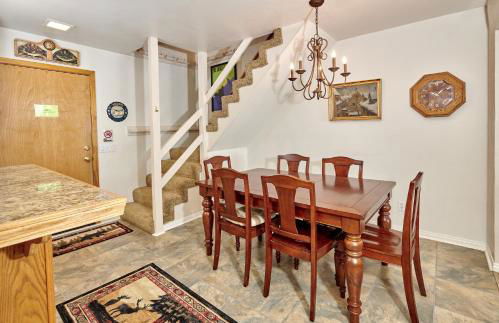 St Anton Courtyard View 2-Bedroom Condos with Pool & Jacuzzi - Foto 17