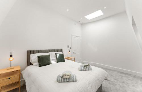 3 Bed House near Purley, by ARP Homes, Free Parking, Ideal for Long Stays & Insurance Bookings - Foto 8