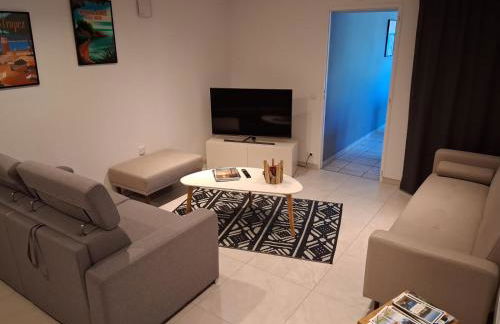 Rez de Jardin d'une Bastide VILLA LA GARDI avec Piscine privée - Foto 26