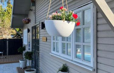 Unique one bedroom guest house with free parking - Photo 5