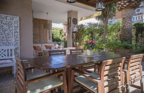 Casa adosada con piscina comunitaria Solo familias no grupos de jovenes - Foto 4