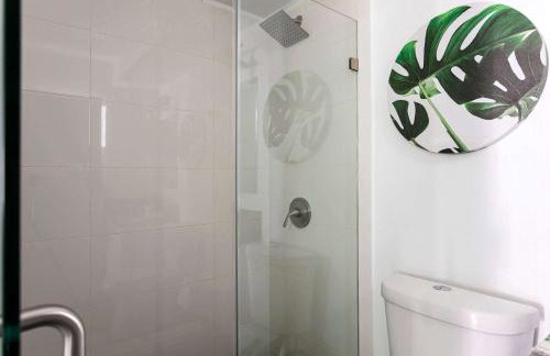 Upscale 4BR Townhouse Sleeps 8 with Fast WiFi - Foto 13