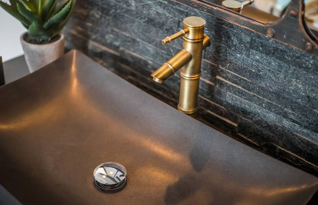 Miss Eiffel Tower - Photo 9