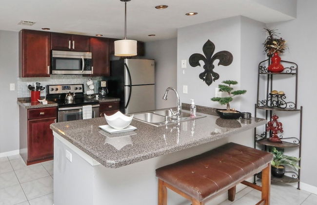 Near Theme Parks! Potter's Castle! Gorgeous, 3 BR's, Sleeps 8, Pool! - Foto 1