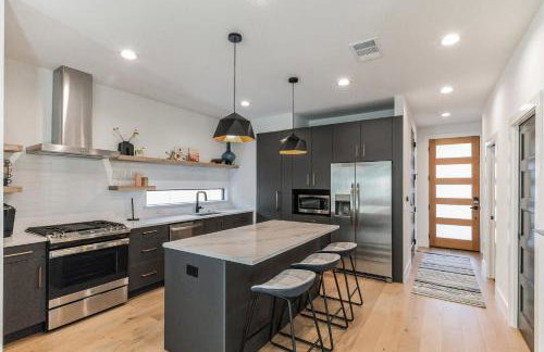 Chic Austin Getaway brand new with rooftop patio - Foto 20