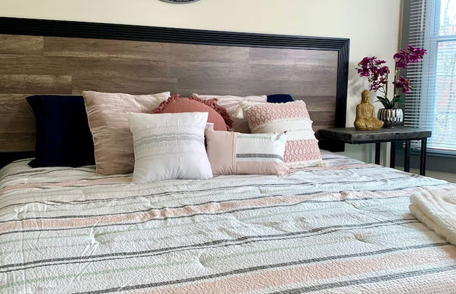 The Eastside Manor - Private Yard & Parking, Near Falls & Casino by Niagara Hospitality - Photo 11