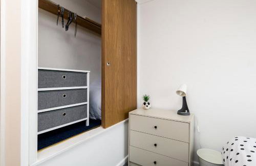 Spacious 3BR Home in Leighton Buzzard Parking Sleeps 5 Walk to Town & Train Near Rushmere Country Park & Leighton Buzzard Railway Perfect for Families & Work Stays - Foto 32