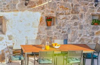 Heritage House Vrime - stone house with heated pool - Photo 6