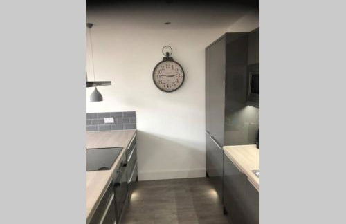 Oole 2 bed & en-suites house with parking near beach - Foto 4