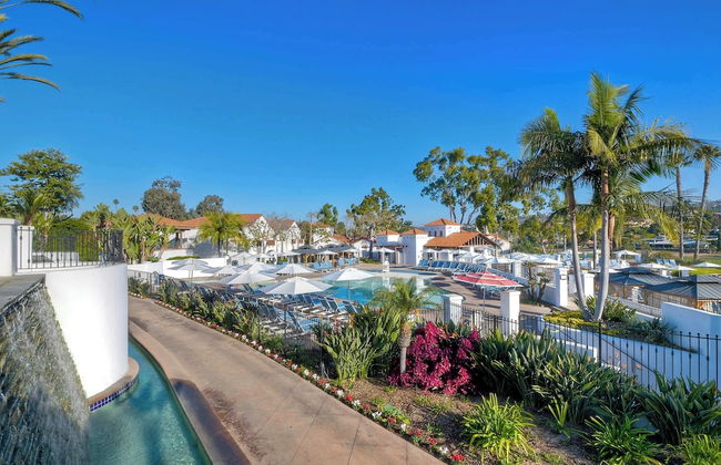 Southern Exposure w/ Private Balcony - Foto 13