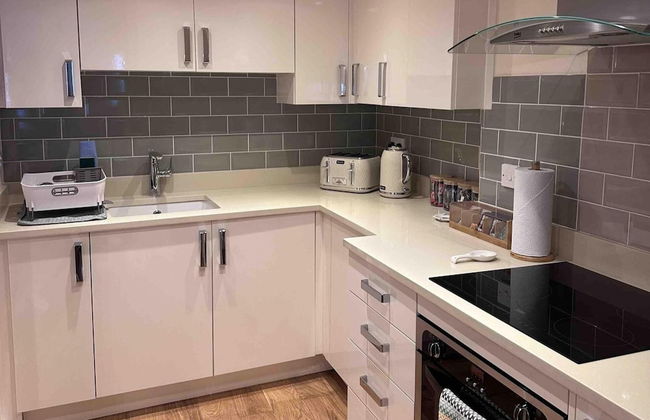 2 Bed Cottage - Sleeps 4 - Parking - Wifi - Foto 6