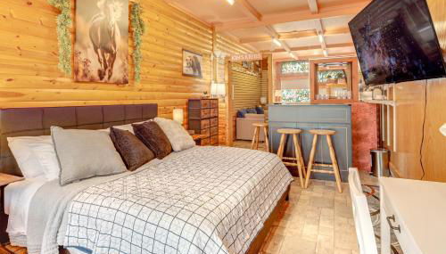 Mins to Crandon Raceway Studio with Patio! - Foto 1