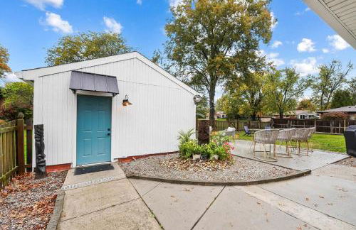 The Sleepy Tiki - game room, tiki lounge, firepit - Foto 8