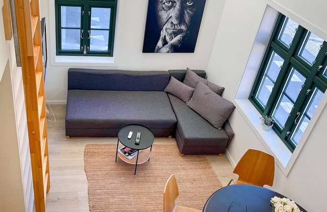 Vibrant Apartment on Bustling Street, Above a Restaurant - Perfect for Tourists, - Foto 17