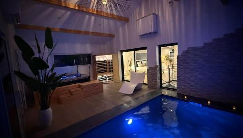 Maison privative avec piscine intérieure, spa, sauna, cinéma et billard - Foto 4