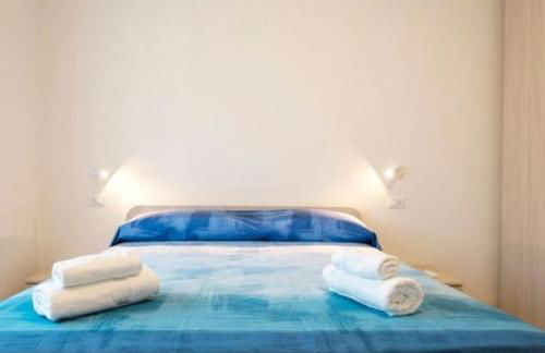 Mare fuori, sul lungomare con tre camere da letto e due bagni! - Foto 6