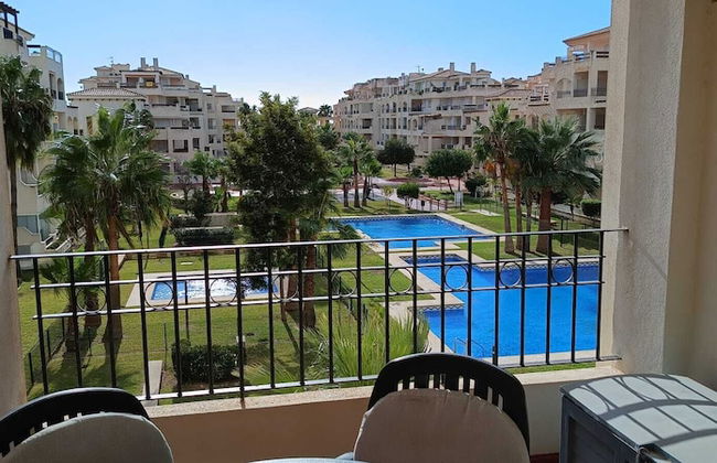 Lovely 2 Bedroom, 2 Bathroom Apartment With Pool - Foto 25