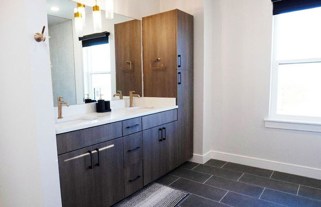 5020 PLace - Luxury Apartment - Photo 11