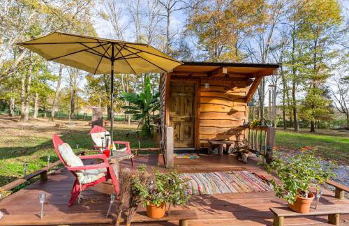 Hillbilly Chic Tiny House Near Nashville with WiFi, Kitchenette, Fire Pit & Trails - Foto 1