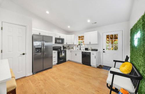 MiniGolf, HotTub, FirePit, PetFriendly, Sleeps 8 - Foto 33