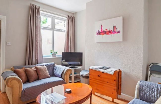 4 Bed Homely Retreat - Wolverhampton - Foto 9