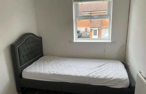 House - Sleeps 5 Private Parking & Pets Allowed - Foto 13