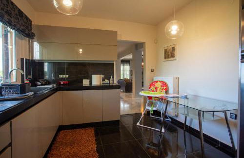 Τraditional fully detached villa on a luxurious hillock of Thessaloniki with its own garden also for family & wedding gatherings for 10 to 25 people only 15 minutes from airport - Foto 40