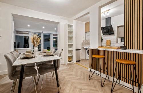 Luxury Cozy 2 bed house hot tub family friendly business traveler family of 4 - 6 with parking close to Birmingham city centre , M6 , Aston univerity , Great Barr Birmingham - Foto 1