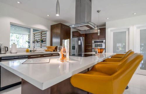 Boho House - Stylist Home with Parking and large Yard - Foto 11