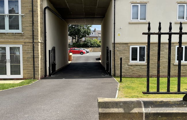 Modern & Comfortable 2BR Apartment - Photo 14