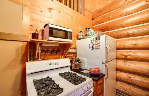 83MF - Lakeside - Hot Tub - WIFI - BBQ - Dock - Sleeps 4 NO PETS - Foto 16